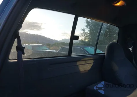 1999 Ford F-150 Lariat/Work Series/Xl/Xlt from USA, damaged, VIN 1FTRF18L6XNC32917